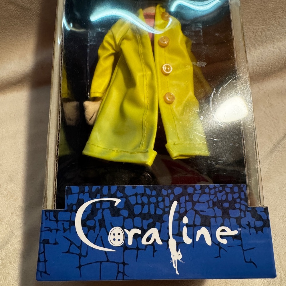 Coraline Doll Prop Replica NIB - Picture 5 of 11